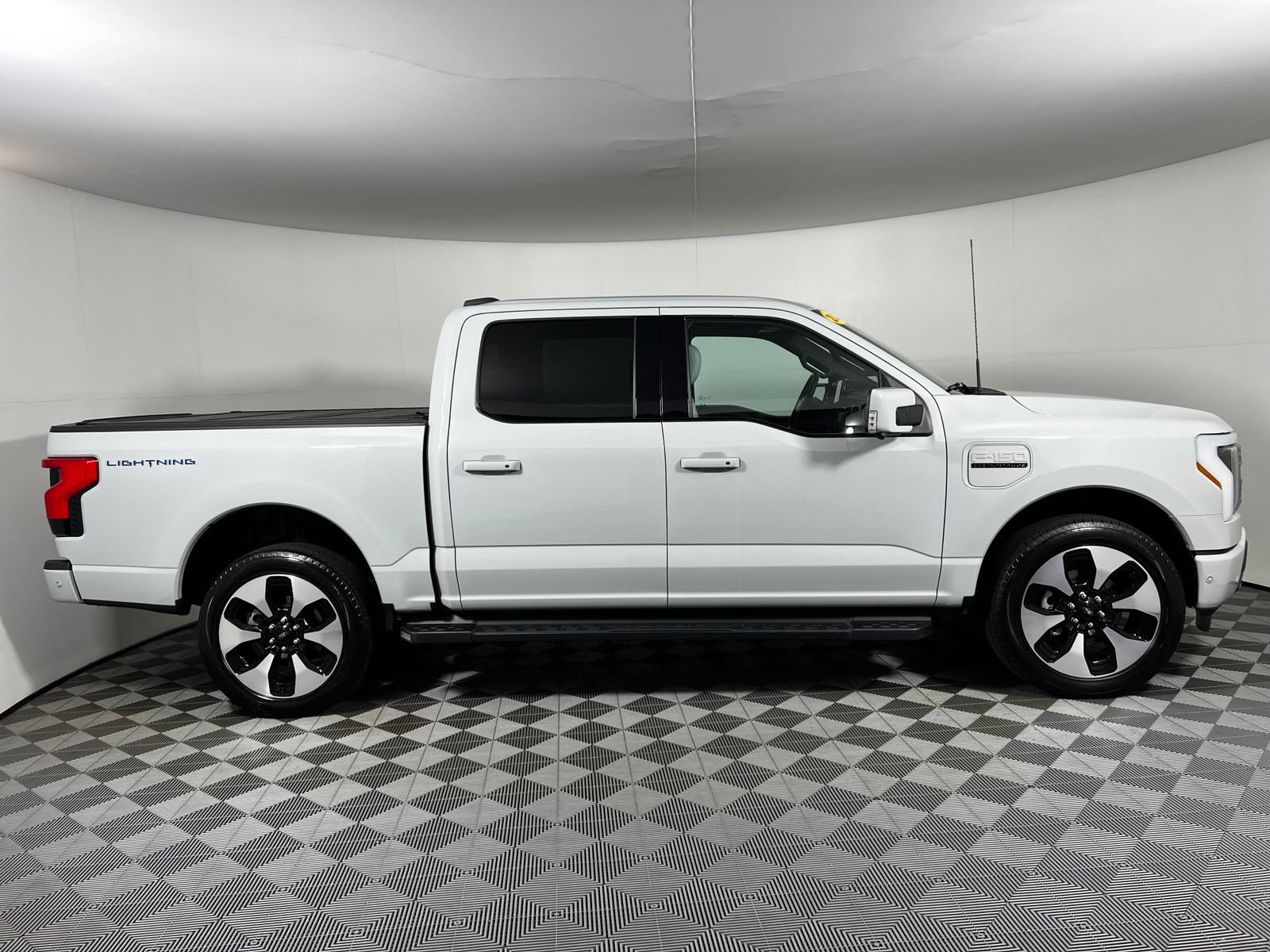 Used 2023 Ford F150 Lightning Platinum AWD/4WD image 4