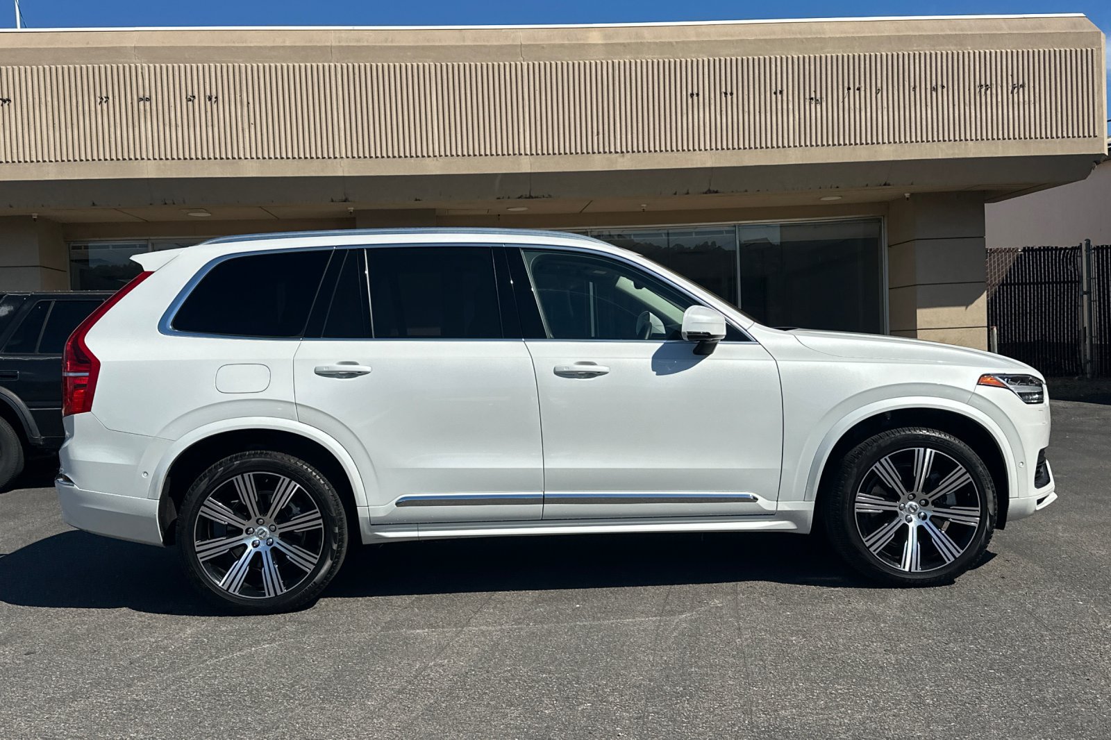Certified 2025 Volvo XC90 T8 Plus w/ Protection Package Premier AWD/4WD image 9