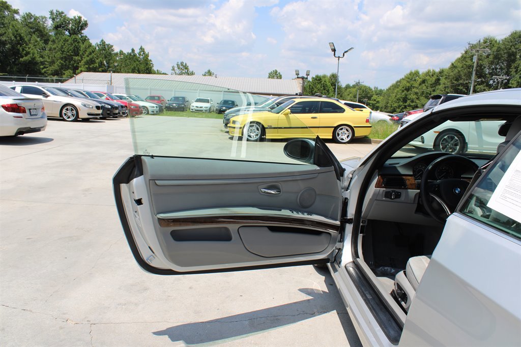 Used 2009 BMW 328i Convertible image 26