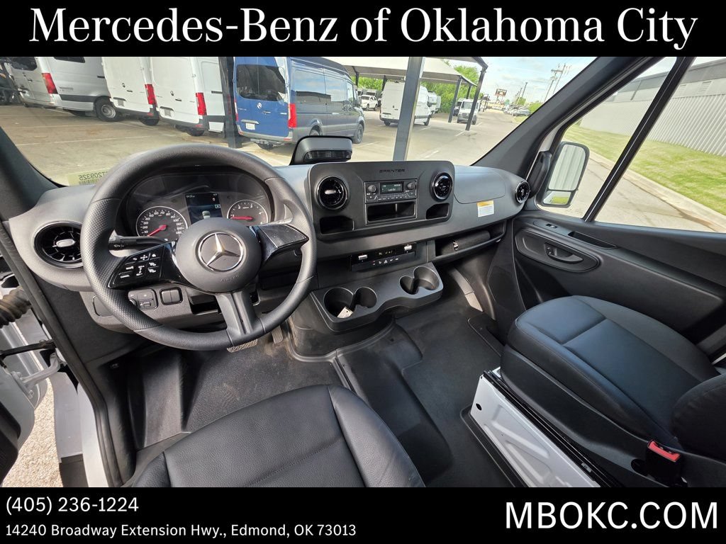 Used 2025 Mercedes-Benz Sprinter 2500 image 11