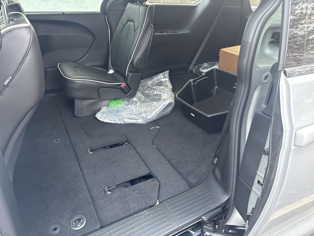 New 2026 Chrysler Pacifica Limited w/ S Appearance Package image 29
