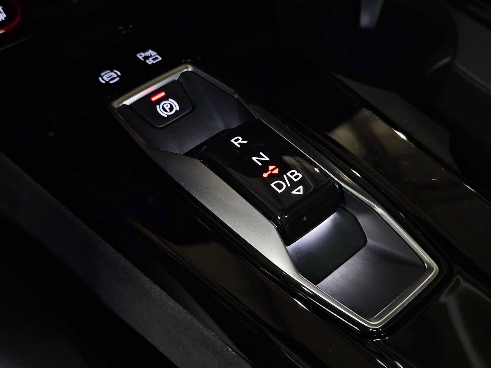 Used 2025 Audi SQ6 e-tron Prestige AWD/4WD image 30