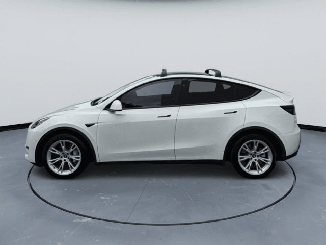 Used 2024 Tesla Model Y Long Range AWD/4WD image 8