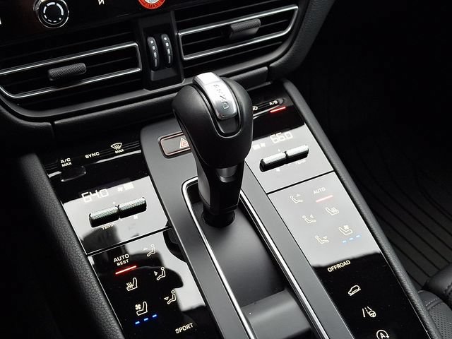 Certified 2026 Porsche Macan S AWD/4WD image 18