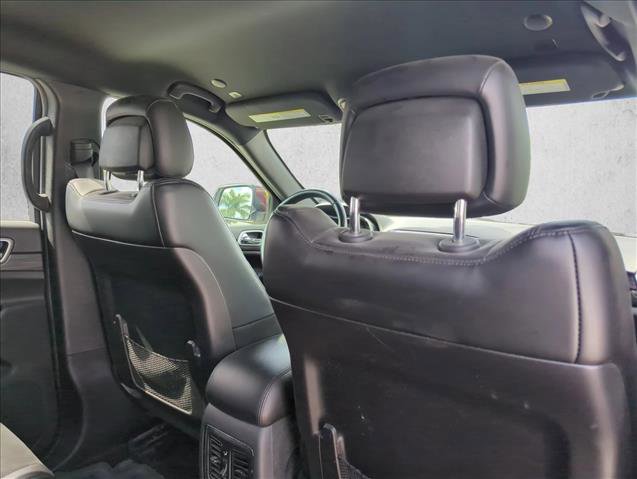 Used 2019 Jeep Grand Cherokee Laredo w/ Laredo X Package image 18