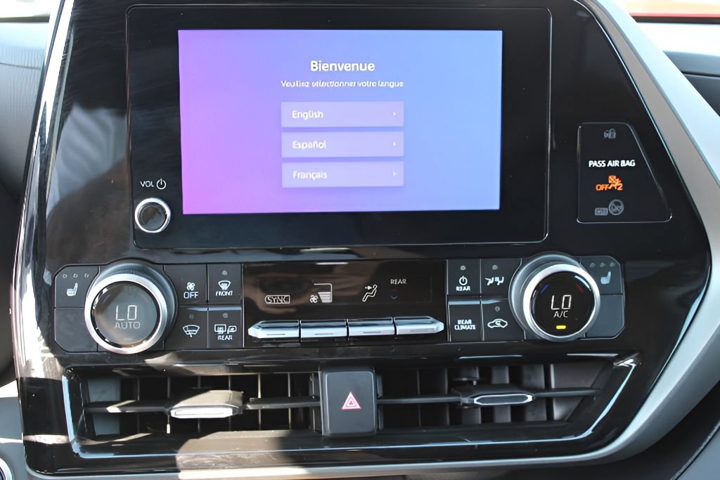 Certified 2025 Toyota Highlander XLE AWD/4WD image 16