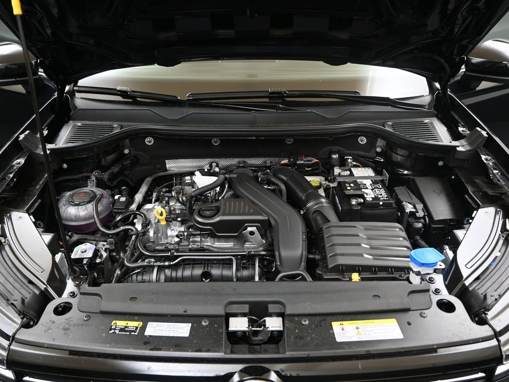 New 2025 Volkswagen Taos SE image 10