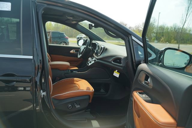 New 2026 Chrysler Pacifica Pinnacle AWD/4WD image 16