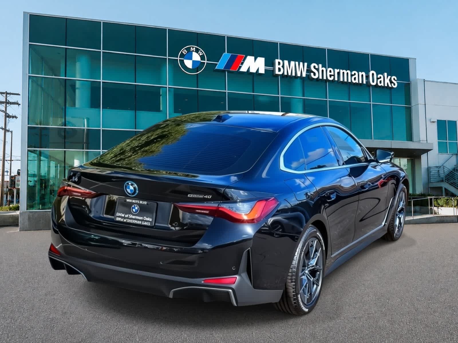Used 2025 BMW i4 eDrive40 w/ Driving Assistance Package RWD image 4