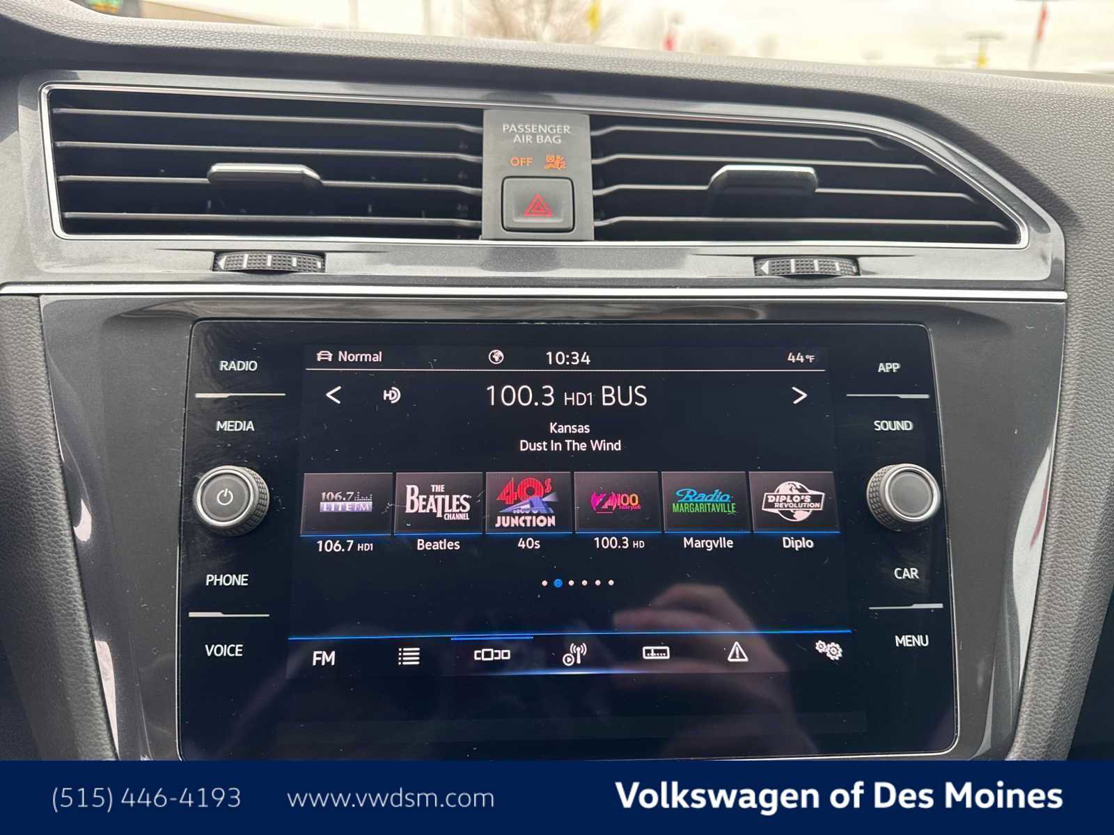 Used 2021 Volkswagen Tiguan SE w/ Panoramic Sunroof Package image 17