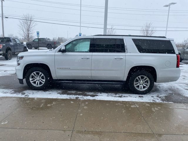 Used 2017 Chevrolet Suburban LT image 8