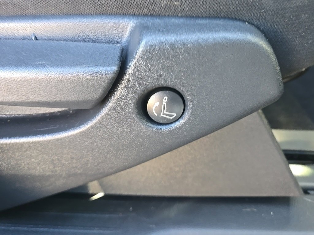 Used 2022 Nissan Pathfinder SV w/ SV Black Package image 28