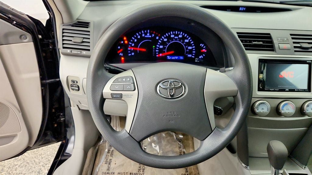 Used 2010 Toyota Camry LE FWD image 13