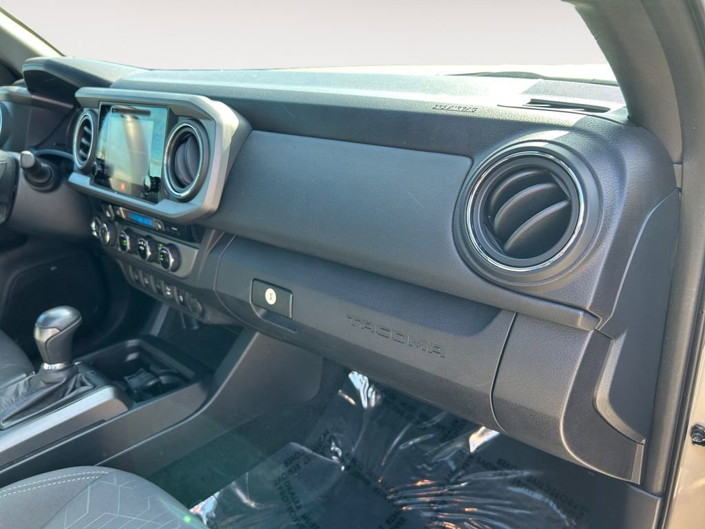 Used 2016 Toyota Tacoma TRD Off-Road AWD/4WD image 26
