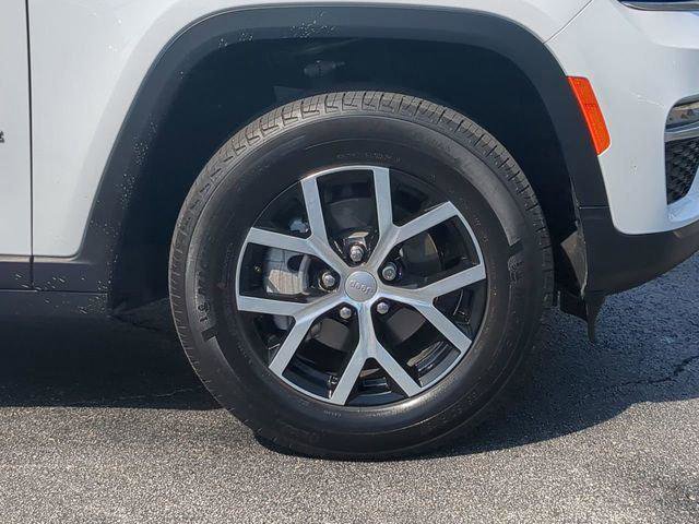 Certified 2024 Jeep Grand Cherokee Limited w/ Trailer Tow Package RWD image 11
