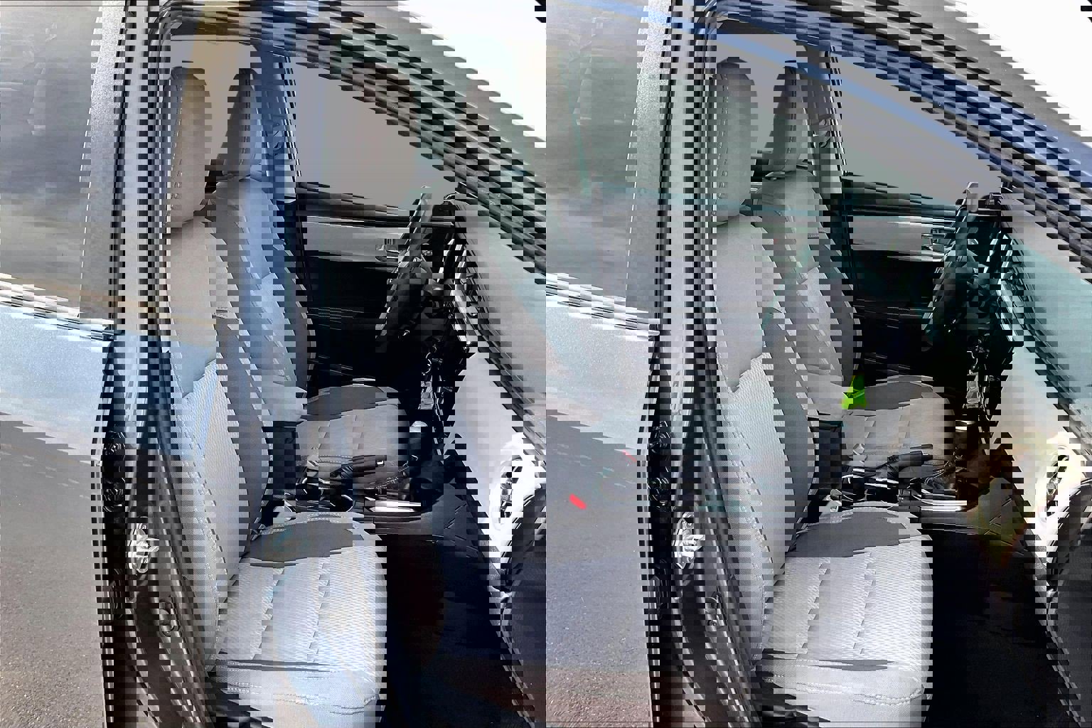 Used 2019 Toyota Corolla L image 7