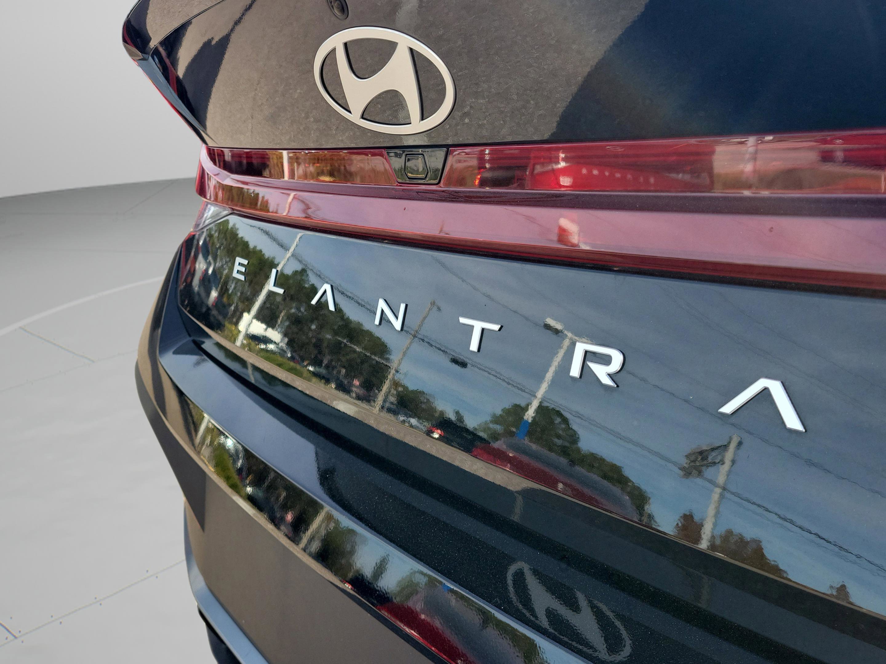 Used 2025 Hyundai Elantra Sport image 6