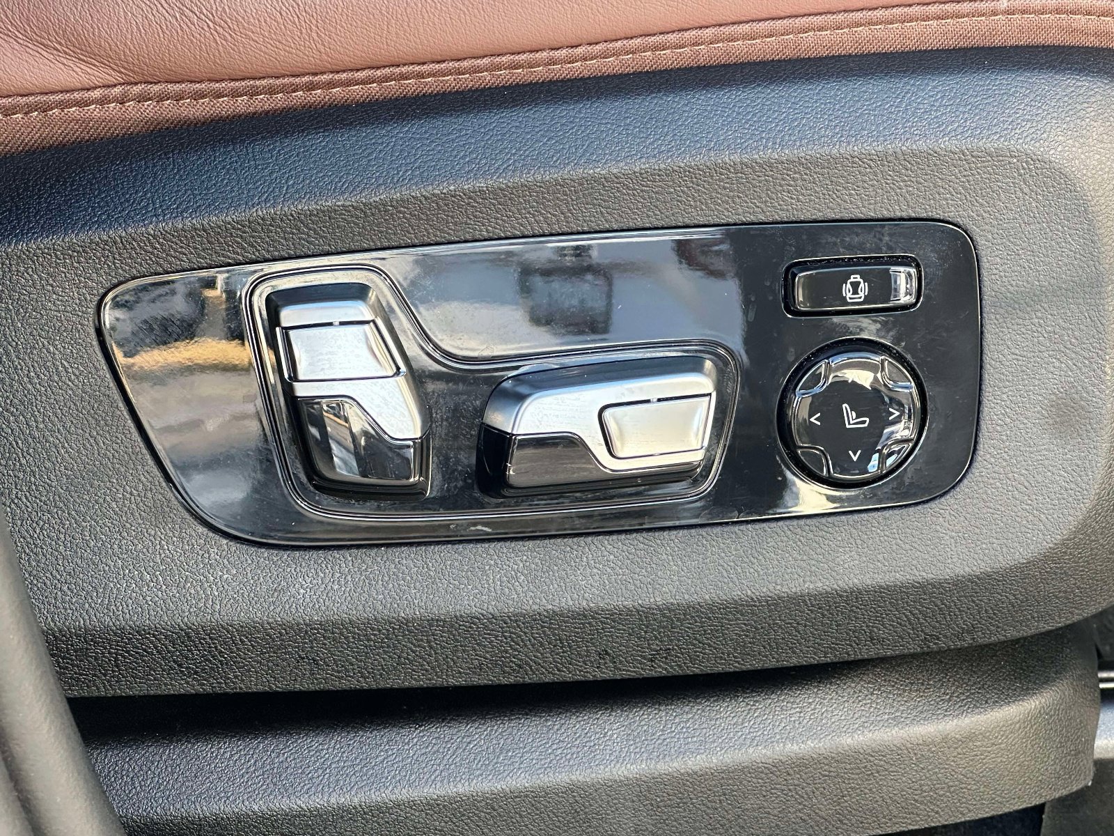 Used 2025 BMW X5 xDrive50e image 28