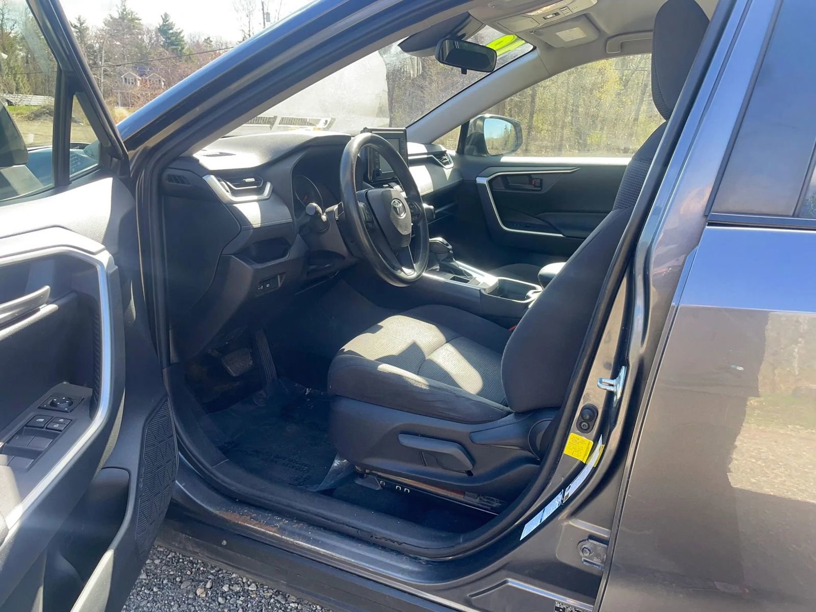 Used 2019 Toyota RAV4 LE AWD/4WD image 4