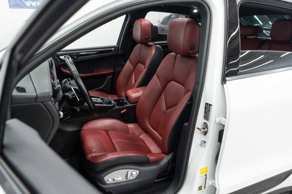 Used 2023 Porsche Macan image 9