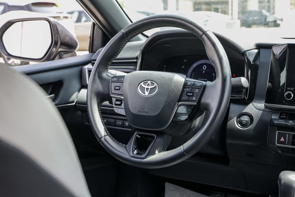 Used 2025 Toyota Camry SE FWD image 27