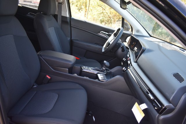 New 2027 Kia Sportage LX FWD image 13