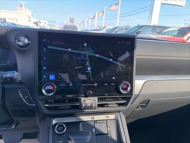 Used 2025 Lexus GX 550 w/ Accessory Package (2T) image 15