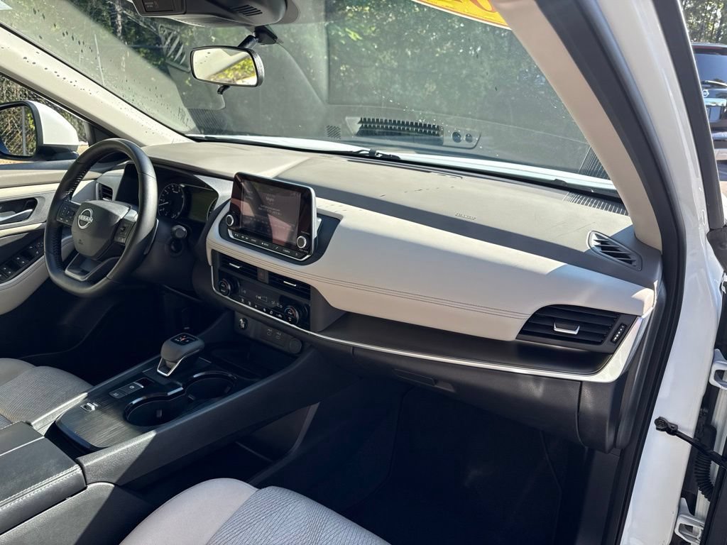Certified 2025 Nissan Rogue SV FWD image 39