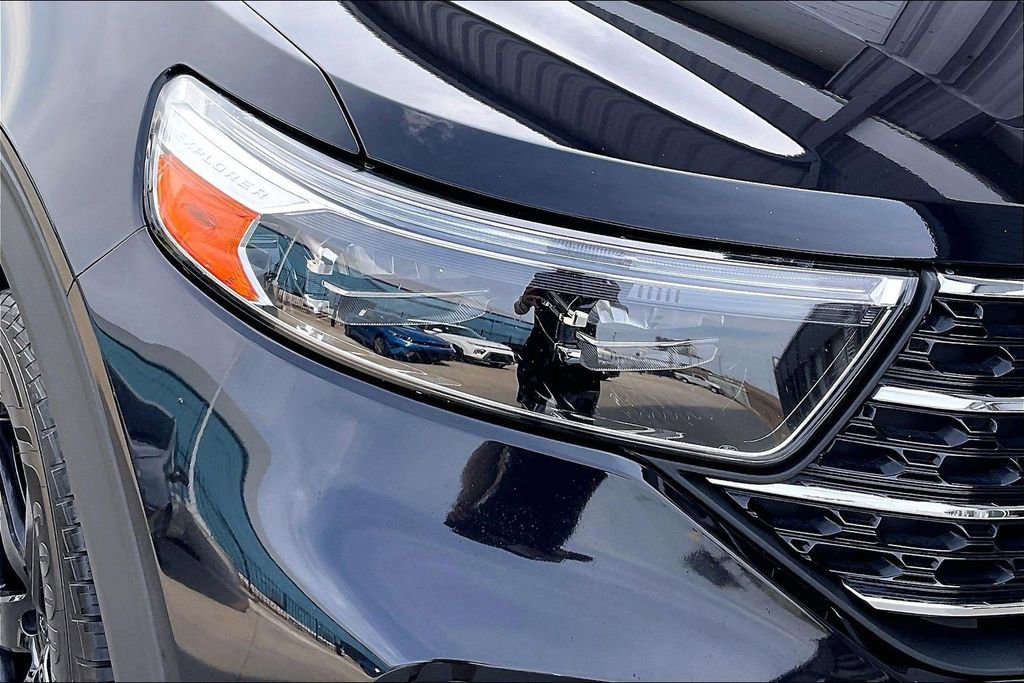 Used 2020 Ford Explorer XLT w/ Equipment Group 202A AWD/4WD image 29