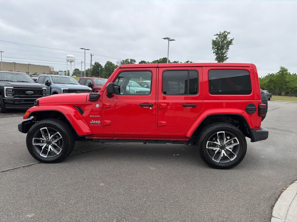 Used 2024 Jeep Wrangler Unlimited Sahara AWD/4WD image 7