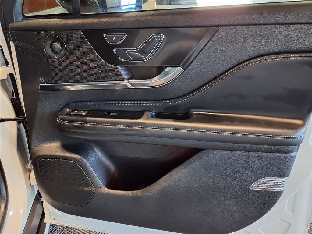 Used 2022 Lincoln Corsair Reserve w/ Sport Package image 13