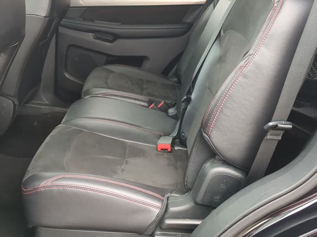 Used 2018 Ford Explorer XLT w/ Equipment Group 202A AWD/4WD image 18