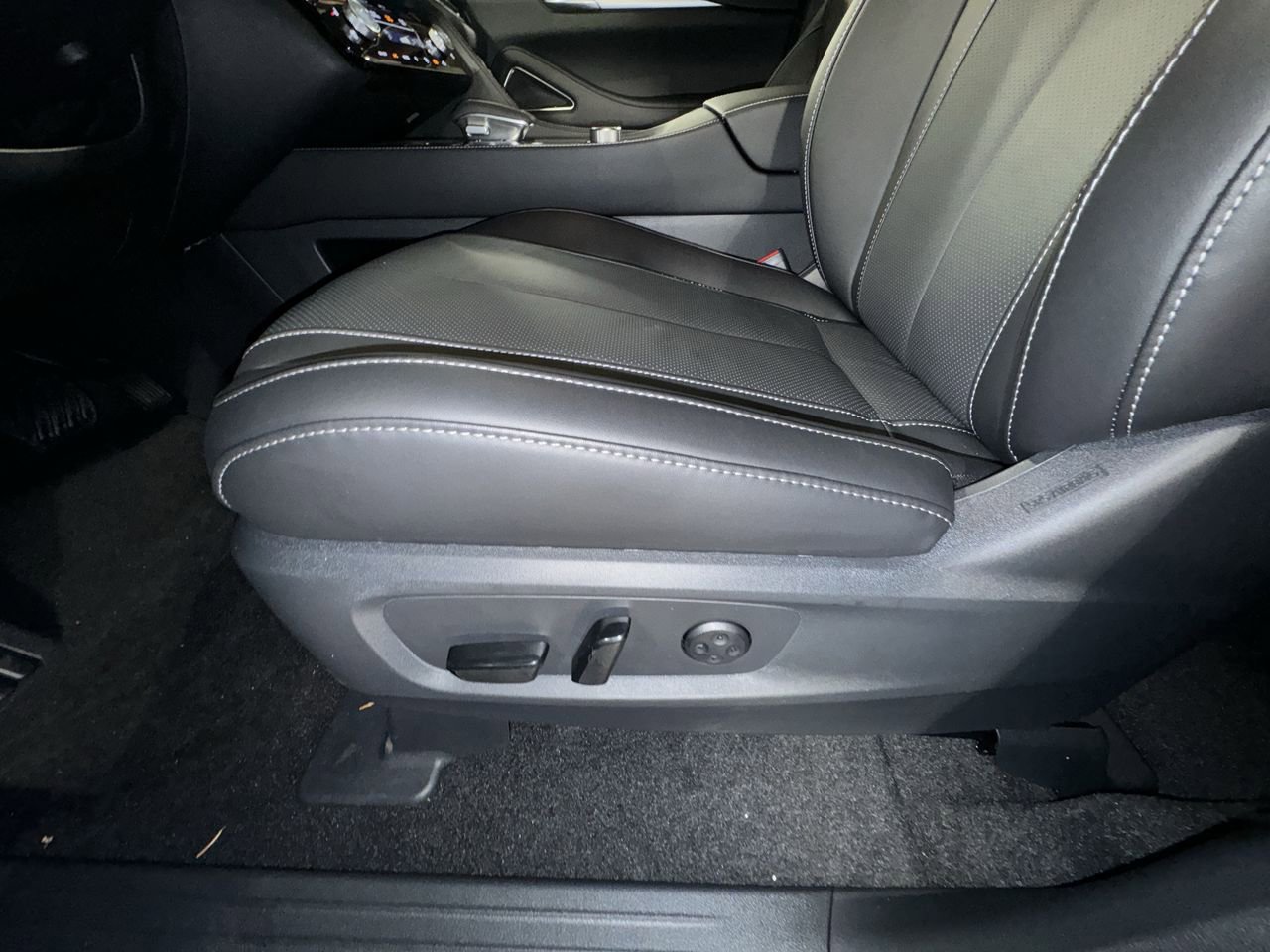 Certified 2025 INFINITI QX60 Luxe w/ Black Edition image 14