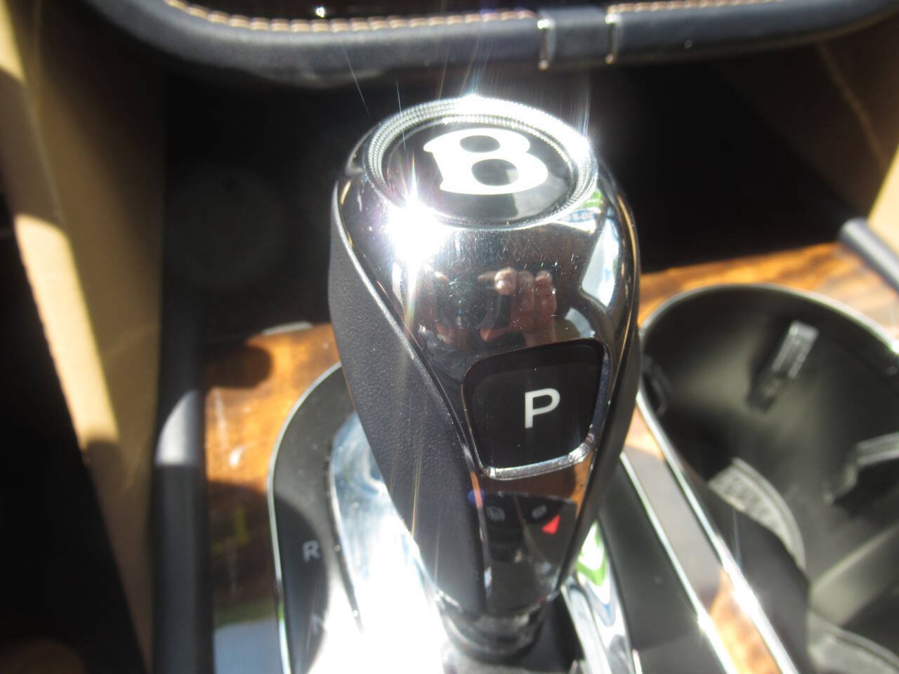 Used 2018 Bentley Bentayga AWD/4WD image 38