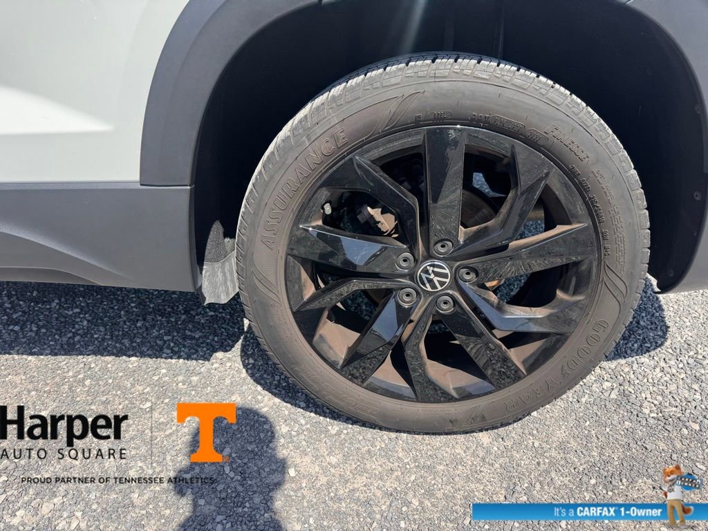 Used 2023 Volkswagen Taos SE w/ Black Wheel Package FWD image 20