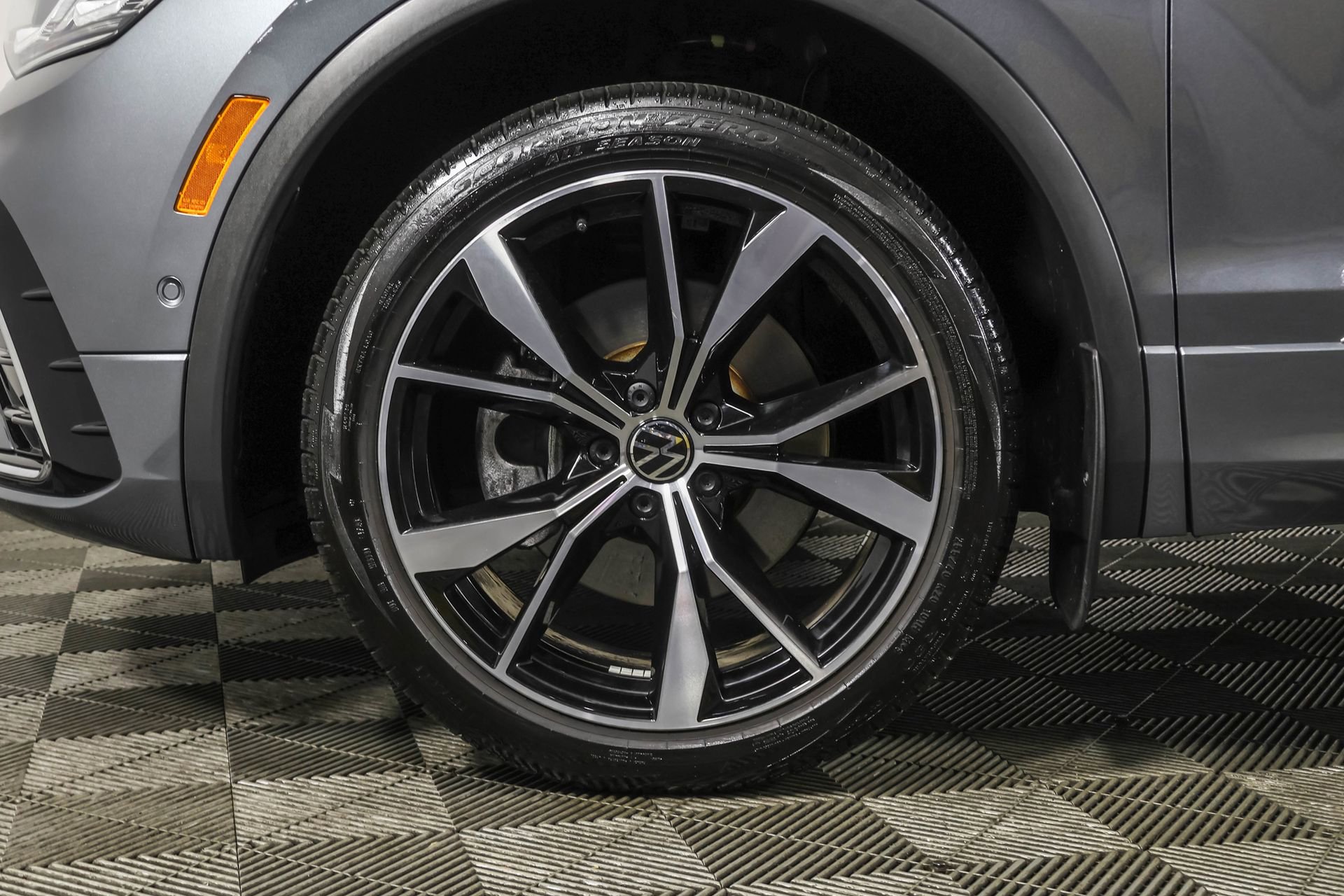 Used 2024 Volkswagen Tiguan SEL R-Line AWD/4WD image 25