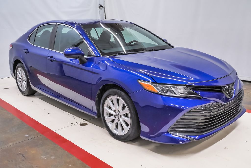 Used 2018 Toyota Camry LE image 5