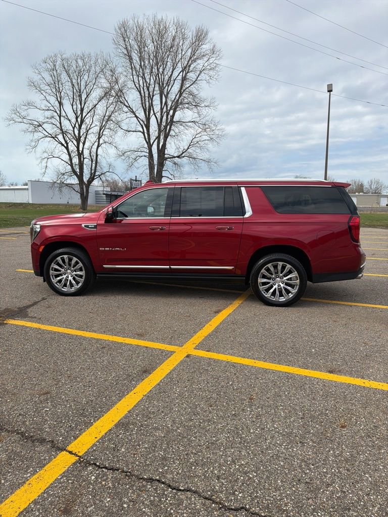 Used 2023 GMC Yukon XL Denali image 9