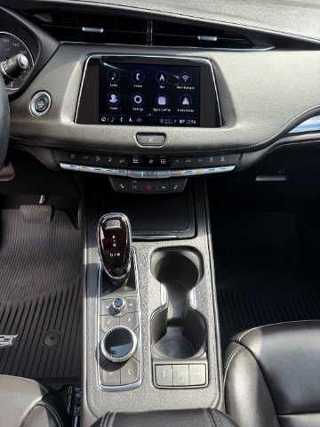 Used 2023 Cadillac XT4 Luxury w/ Cold Weather Package image 18