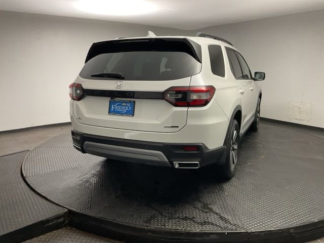 Used 2025 Honda Pilot Touring image 7