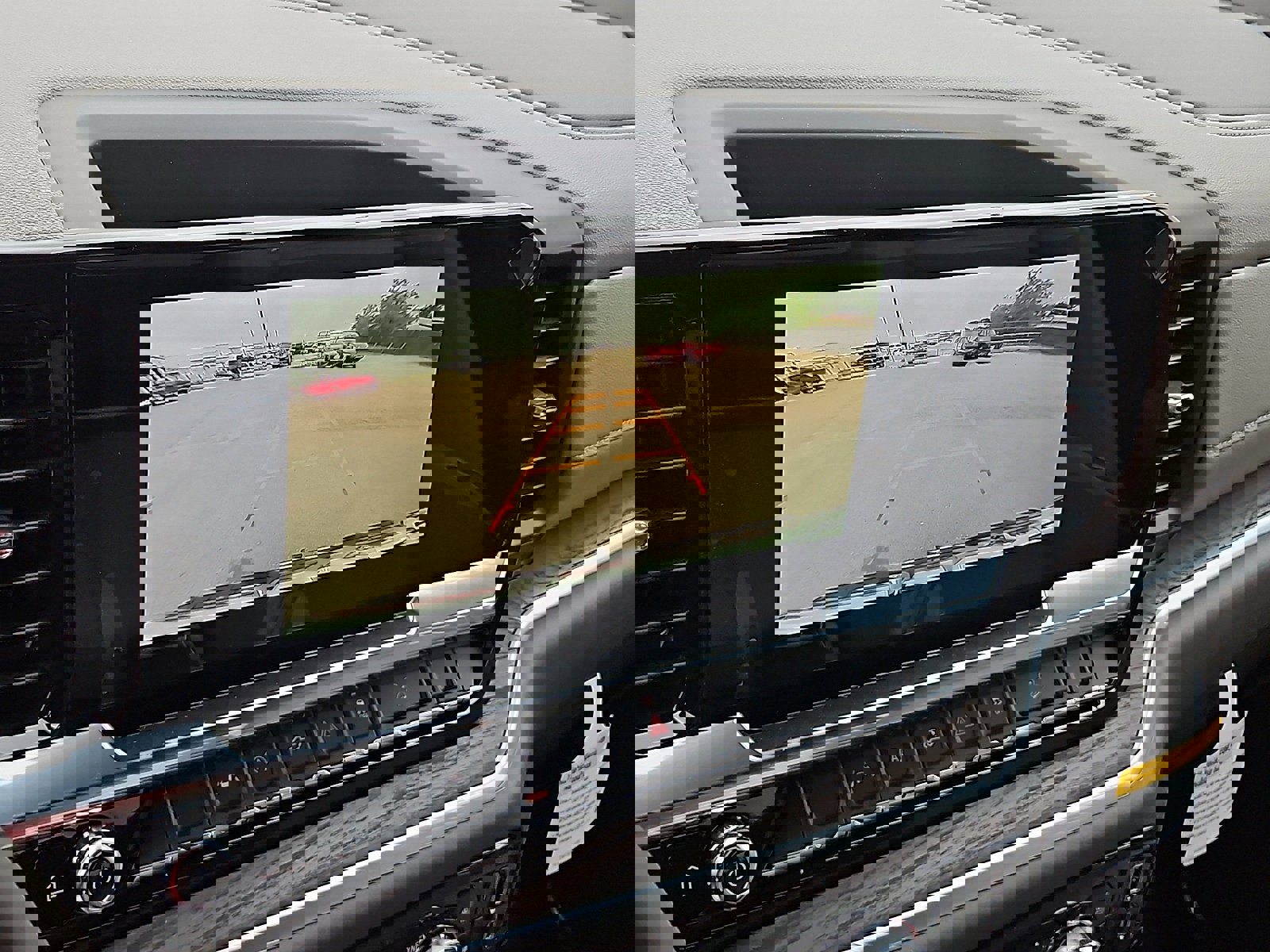 New 2026 GMC Sierra 1500 SLT image 16