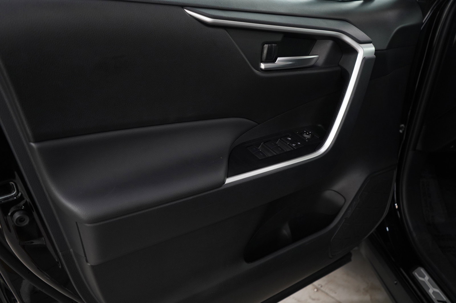 Used 2025 Toyota RAV4 Woodland Edition image 23