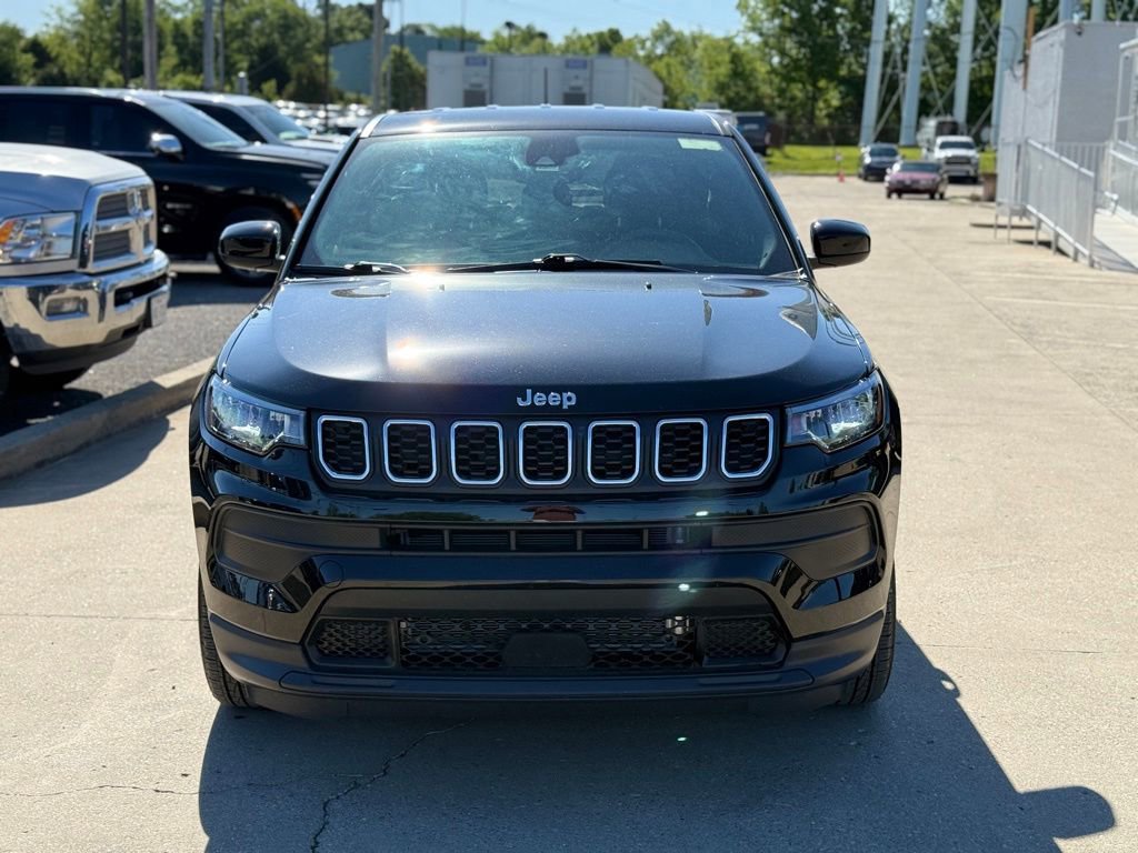 Used 2025 Jeep Compass Sport AWD/4WD image 3