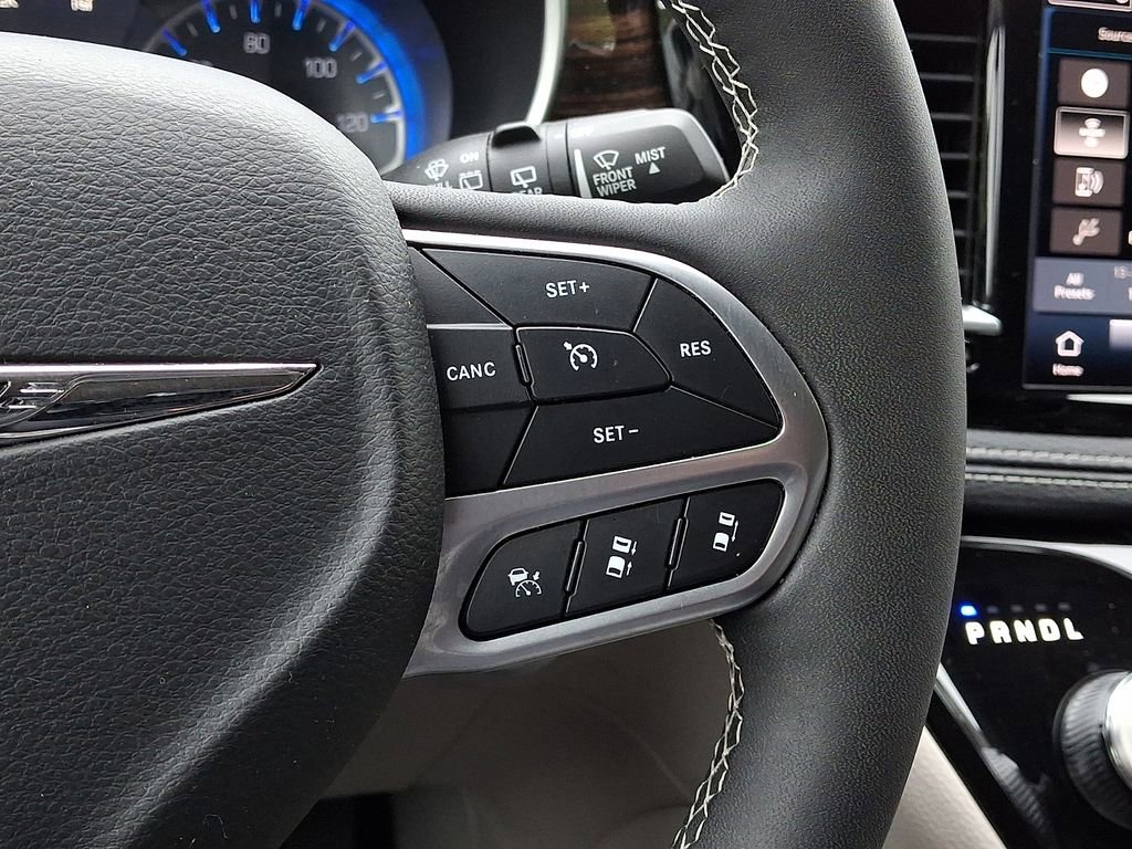 Used 2024 Chrysler Pacifica Limited FWD image 25