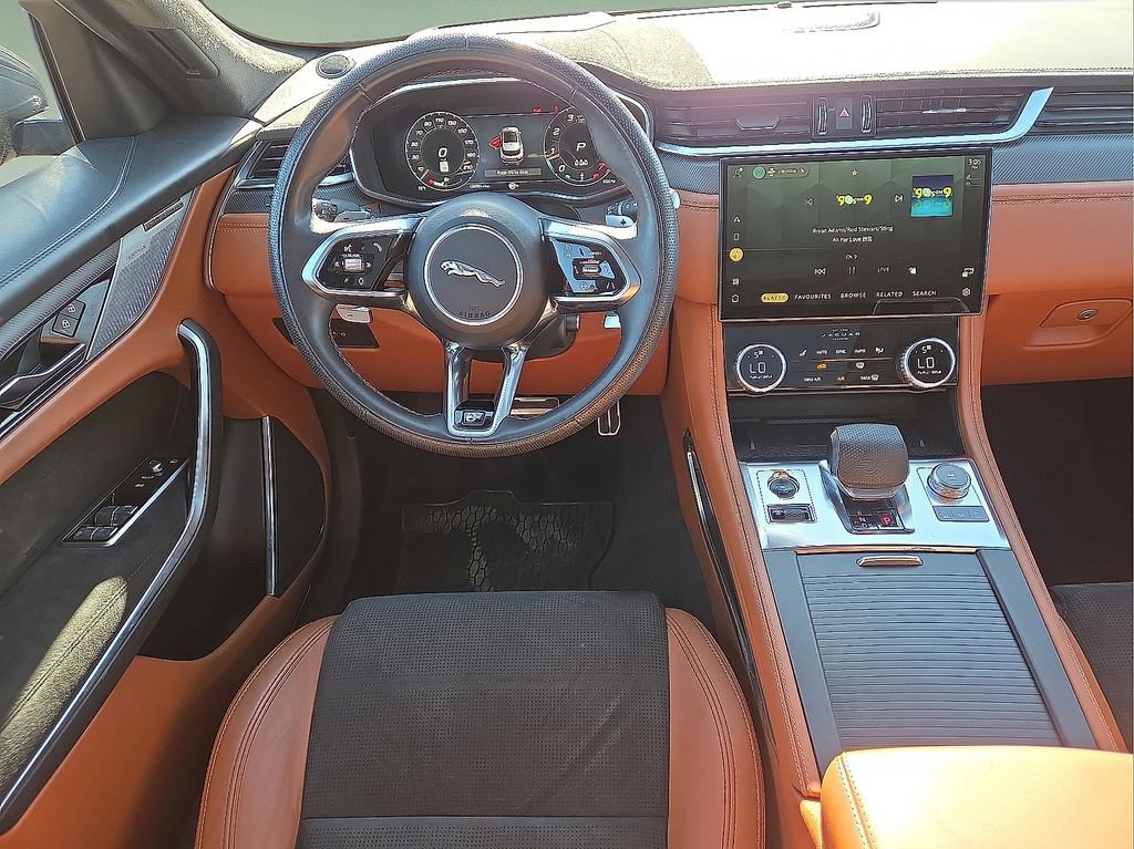 Used 2023 Jaguar F-PACE SVR image 20