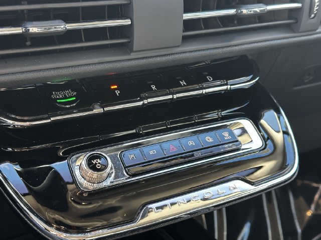 Certified 2023 Lincoln Corsair AWD image 24