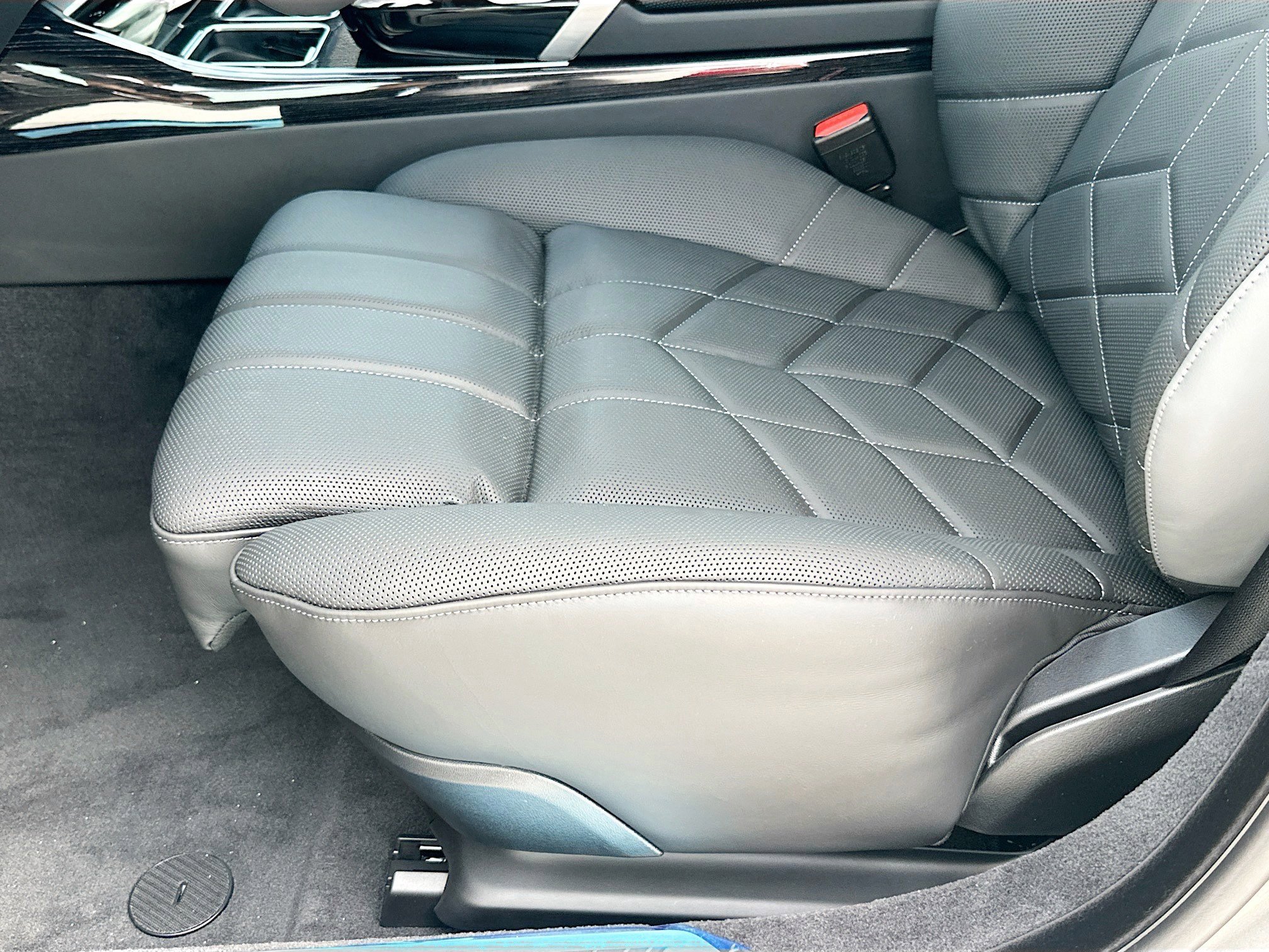 Used 2025 BMW 760i xDrive w/ Executive Package image 20