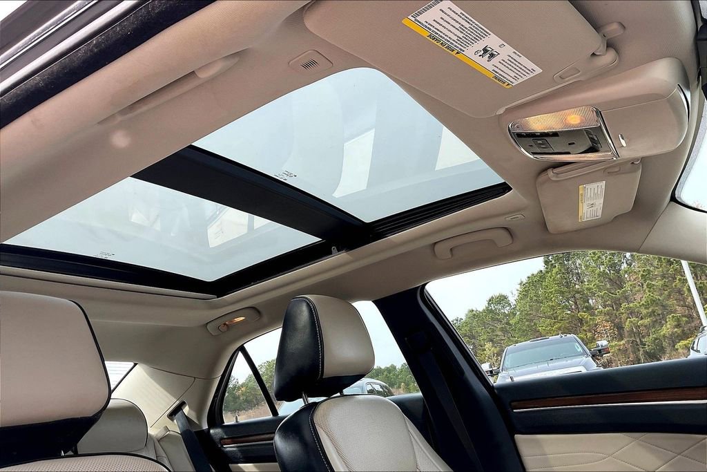 Used 2019 Chrysler 300 C w/ Safetytec Plus Group image 22