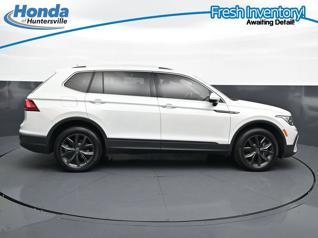 Used 2023 Volkswagen Tiguan SE w/ Panoramic Sunroof Package FWD image 11