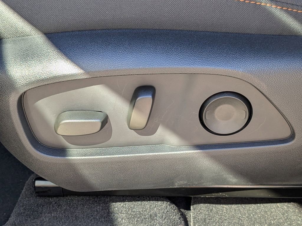 New 2025 Chevrolet Equinox ACTIV w/ Safety and Technology Package FWD image 21